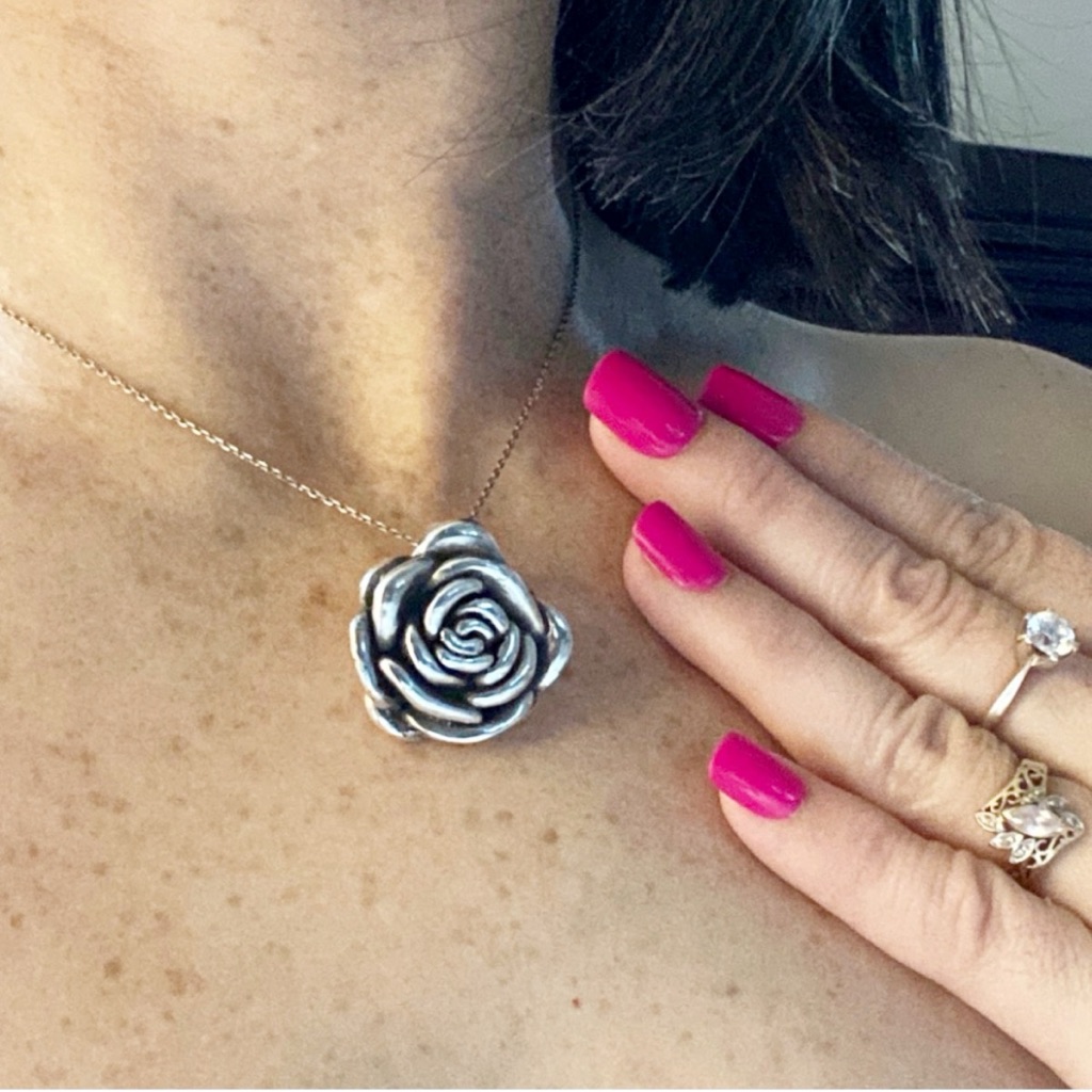 Stunning 925 Sterling Silver Camellia / Rose Necklace